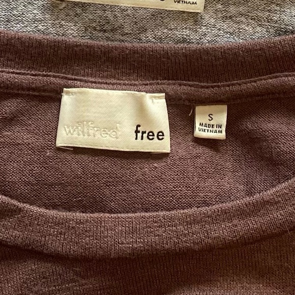 Aritzia Longsleeve - Picture 2 of 2